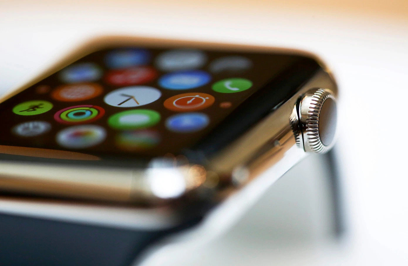 Apple Watchのデザイナーが誕生秘話、5周年を機に